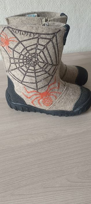 Обувь зимняя на мальчика.