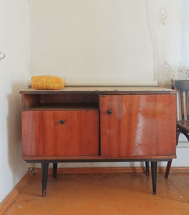 Тумба советского времени.