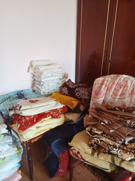 Покрывало диване одеяло шторы наволочки б/у