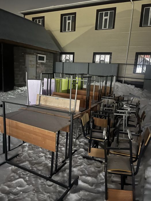 Парты и стулья для учебного класса