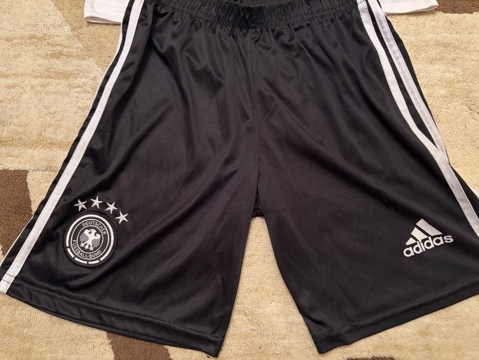 Echipament Adidas fotbal pentru copii cu Nationala Germaniei din sezonul 2018/2019