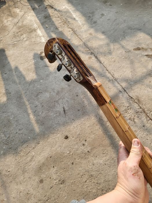 Rainbow Citydagi yalangoch qizlarning fotosuratlari