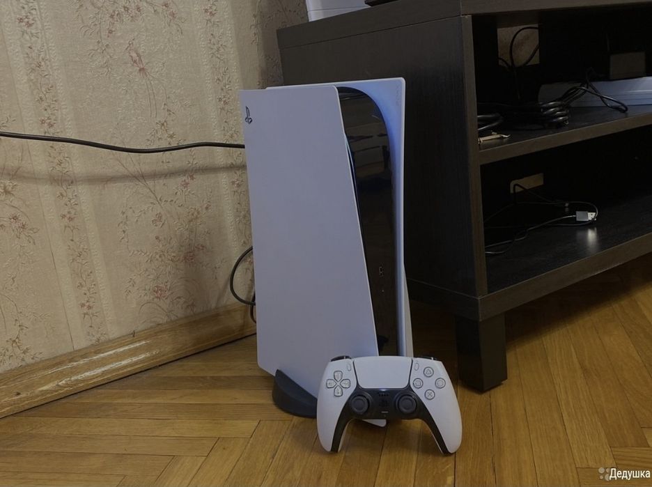 Продам PS5 SLIM с двумя геймпадами