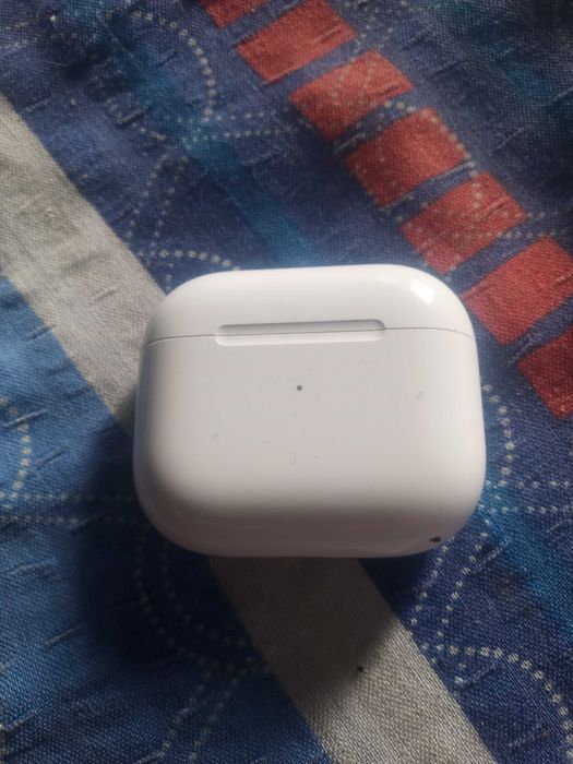 Vând căști AirPods 3 Wireless Charging Case Apple originale