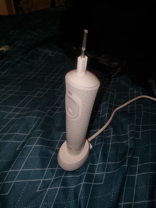 Periuță electrică Oral-B Braun reîncărcabilă cu 14 rezerve