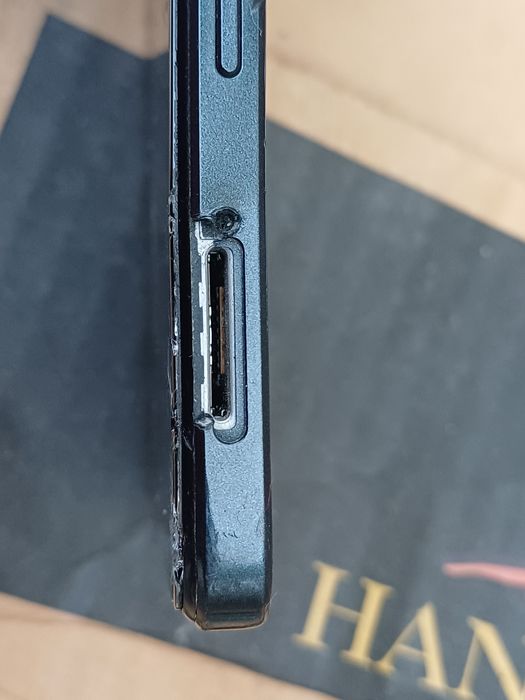Telefon cu displayul spart OPPO A57S. Placa este buna