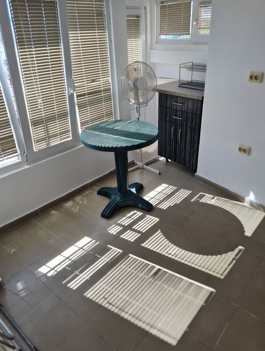 Дава се под наем Тристаен апартамент в Варна, Базар Левски - 50 кв.м за 141640.77 € - Снимка #2