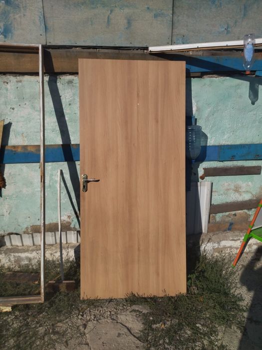 Продам межкомнатный дверь