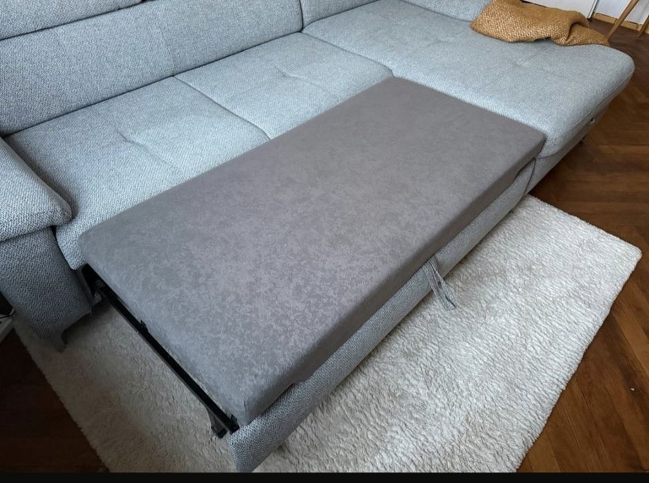 Canapea extensibilă cu spațiu pentru depozitare