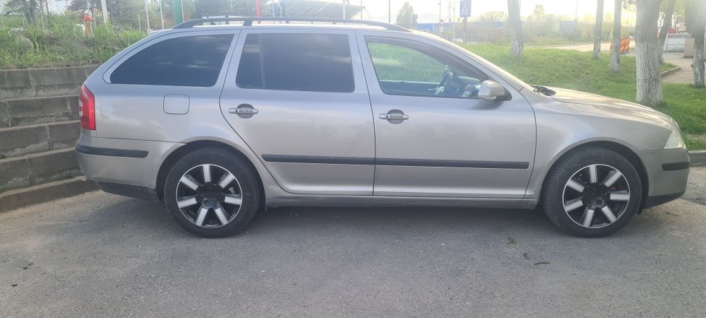 Vând skoda octavia 2