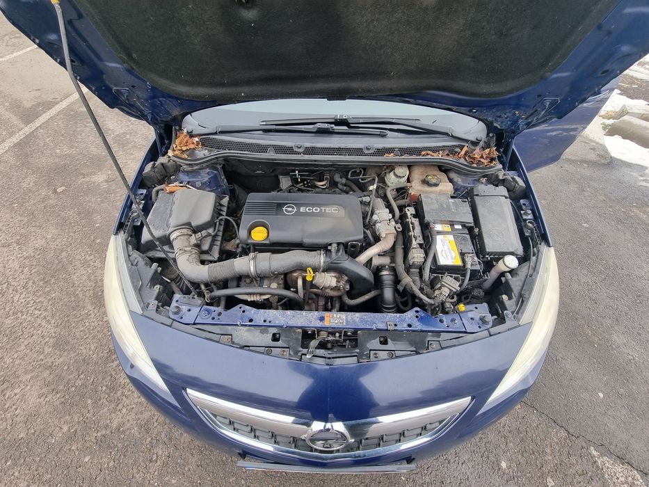 Opel Astra j 1.7 cdti sports tourer 2011 270.000 km