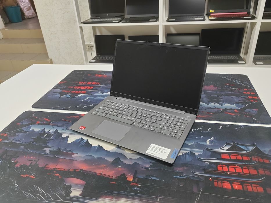 Ноутбук Lenovo Ryzen 3 5300U/ 12гб/ ССД 256/ Radeon HD