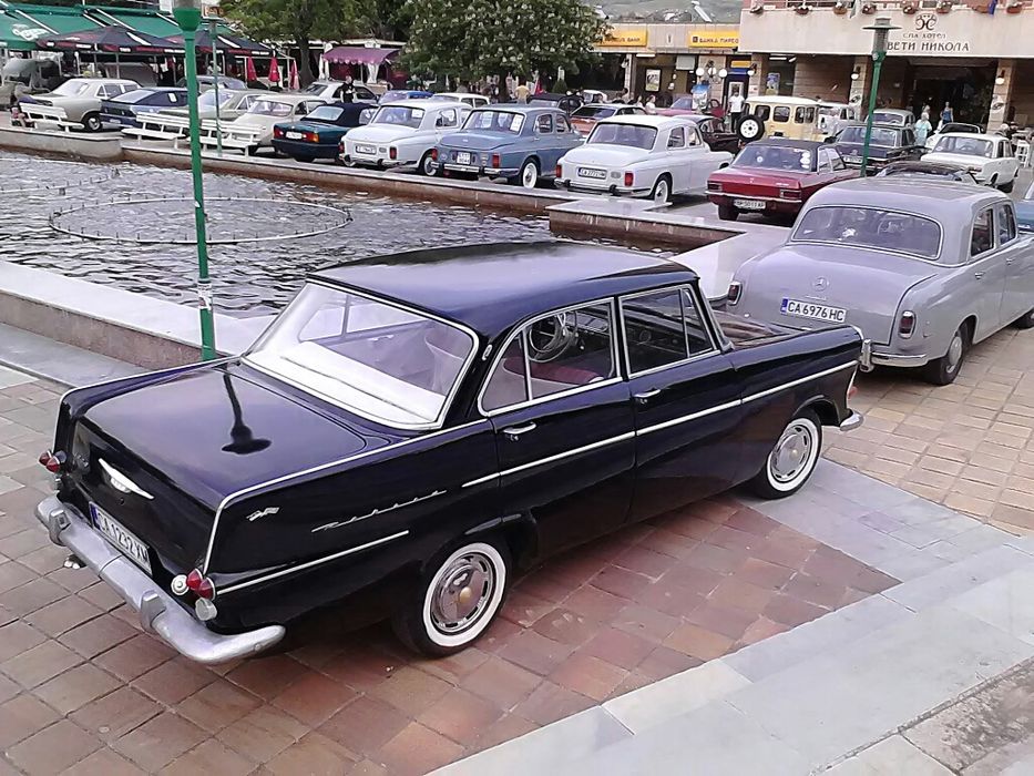 Ретро автомобил под наем!Балове свадби!  Студио за снимки и клипове!