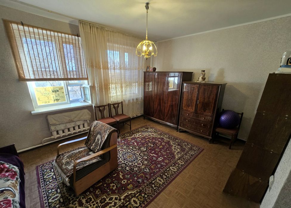 Продаётся 4-комнатный дом в центре города