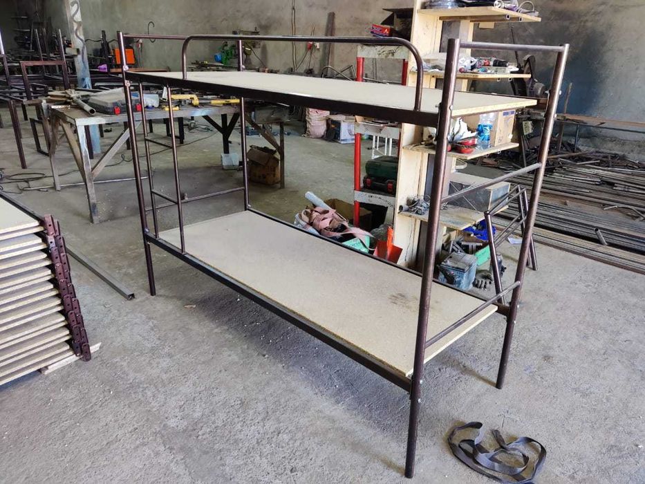 Металлическая кровать-надежная