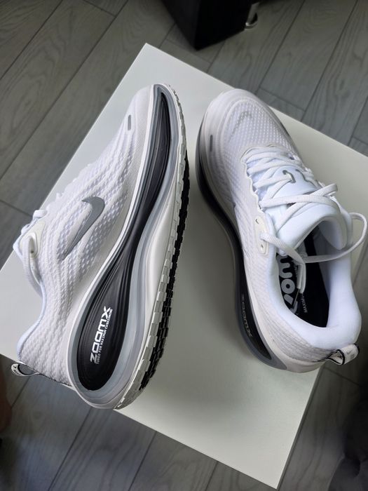 Nike Vomero Plus – Mărimea 42 | Noi, nepurtați