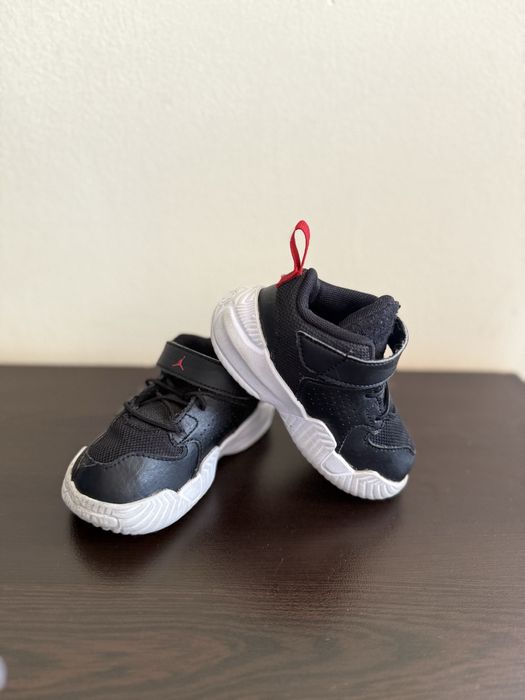 Много запазени оригинални маратонки