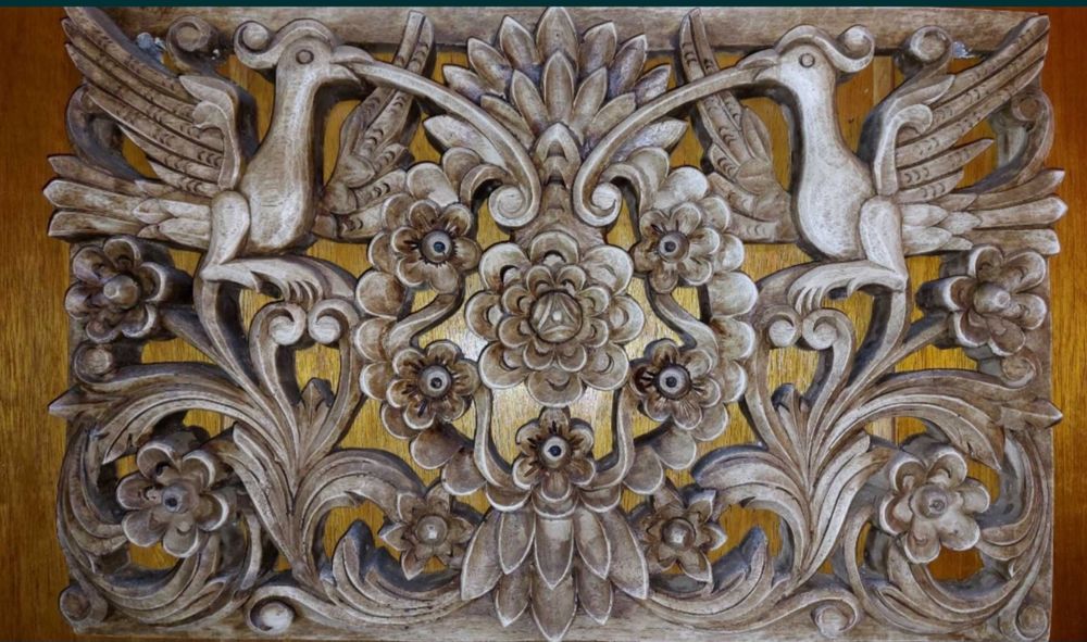 Декорация от гипс от 1984 г имитира дърворезба