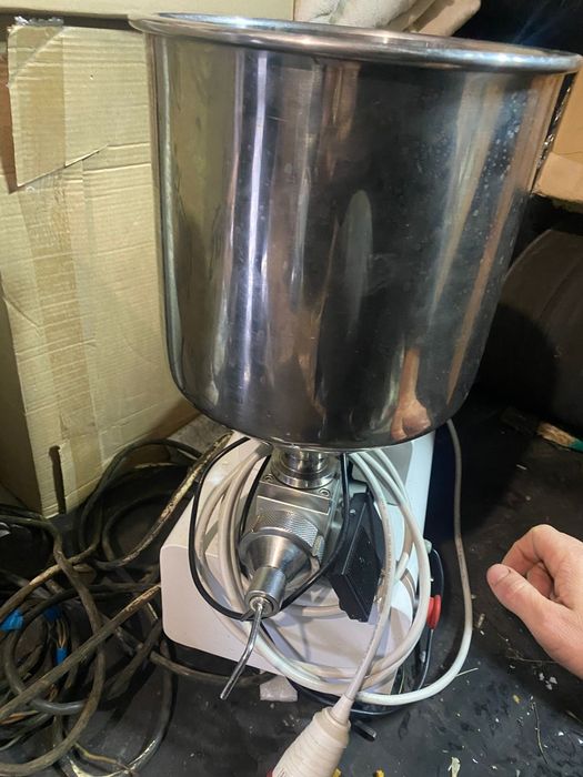 Продам дозатор для начинок.