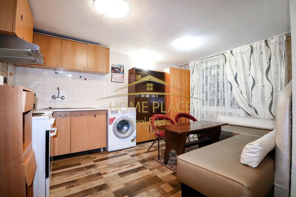 Дава се под наем Етаж от къща в Варна, Цветен квартал - 45 кв.м за 367.2 € - Снимка #1