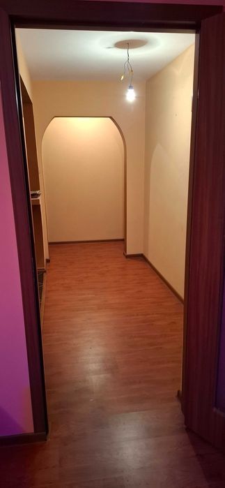 Se ofera spre vanzare apartament cu 3 camere.