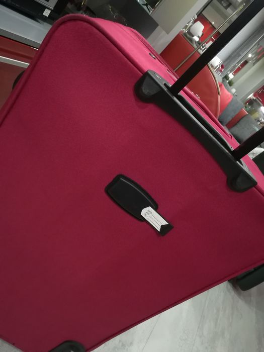 Куфар с колелца и телескопична дръжка