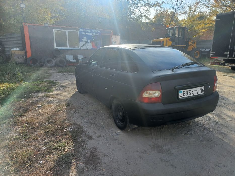 Приора хэчтбэк.   .