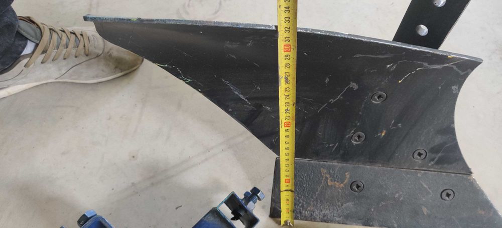 Plug pentru motocultor cu roata si reglaje