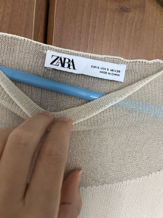 Bluza crem Zara, pe un umar, marimea S