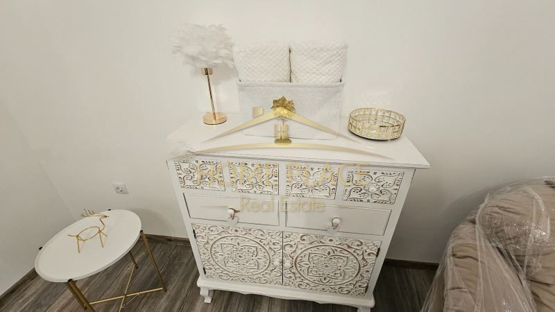 ТРИСТАЕН апартамент под наем - Гръцки квартал