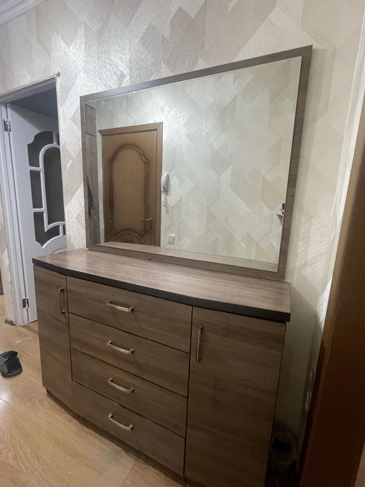 Комод с зеркалом