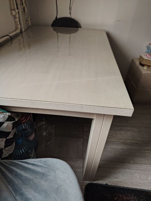 Masa bucătărie și măsuța cafea