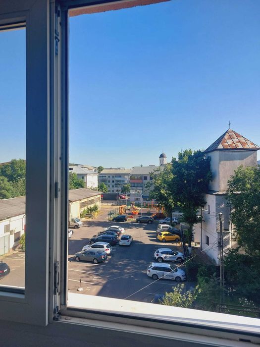 Inchiriez apartament 2 camere.