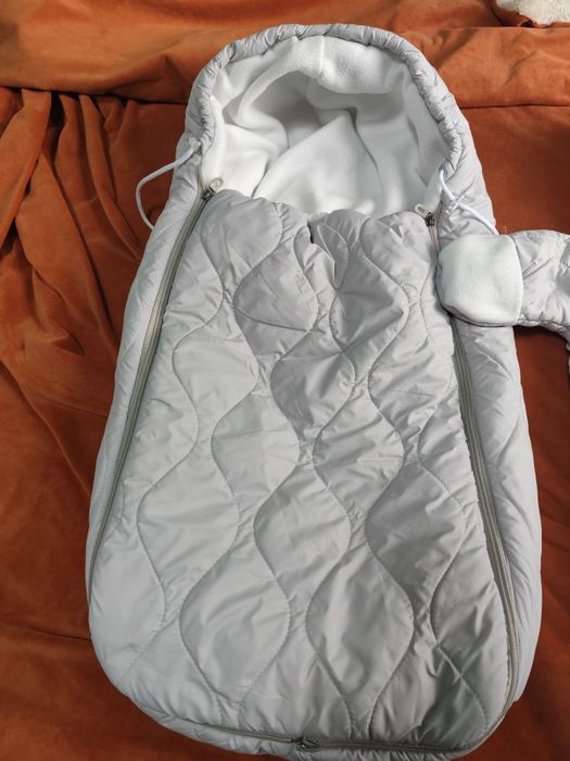 Продам комбинезон на новорожденного