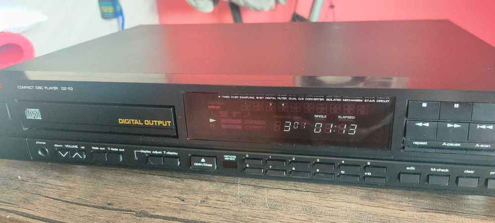 High Quality LUXMAN DZ-112 CD Player - Made in Japan