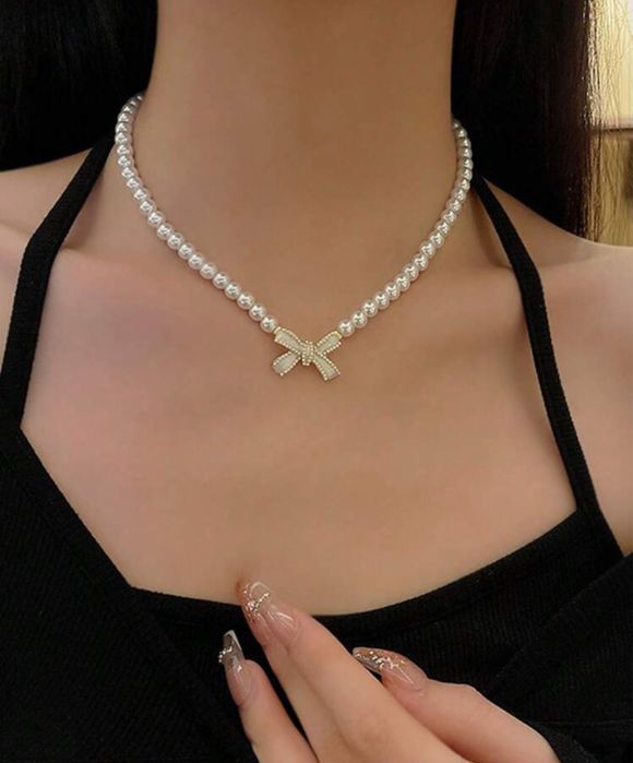 Нежно колие с перлички