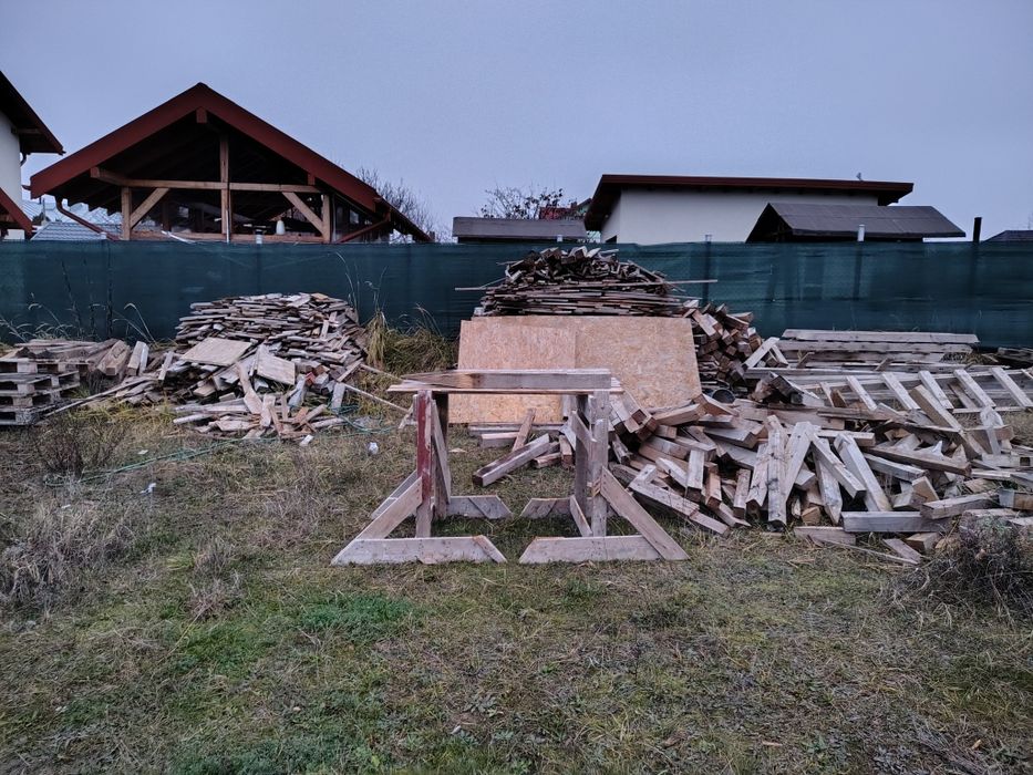 Vând lemne pentru foc