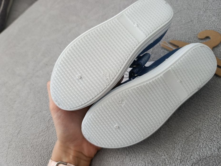 Пантофи за момиче