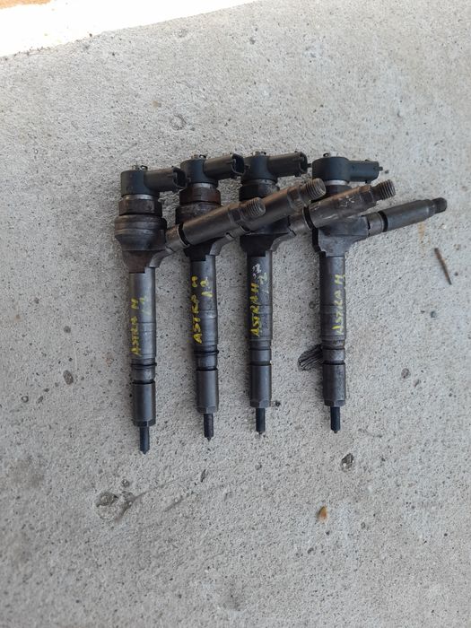 Injectoare Opel astra h 1.7 cdti