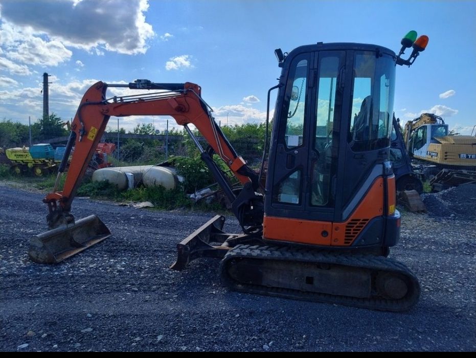 Vand/inchiriez miniexcavator Hitachi ZX29U 3 tone 2015