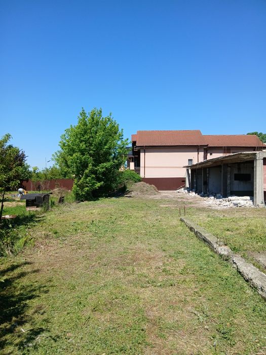 Teren intravilan 834mp cu clădire 237mp in centrul orașului  Motru