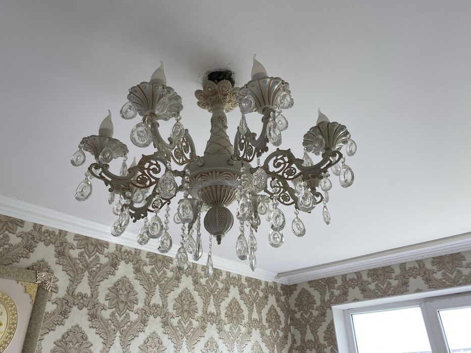 Люстра для зала