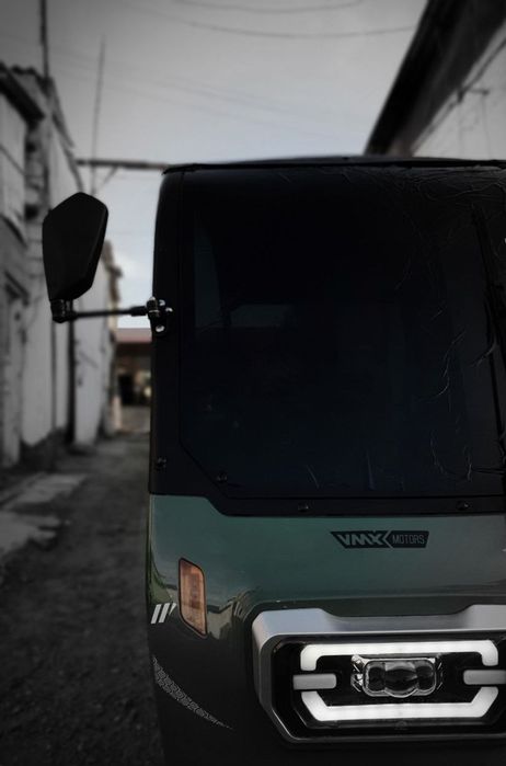 Elektroniy elektromobil