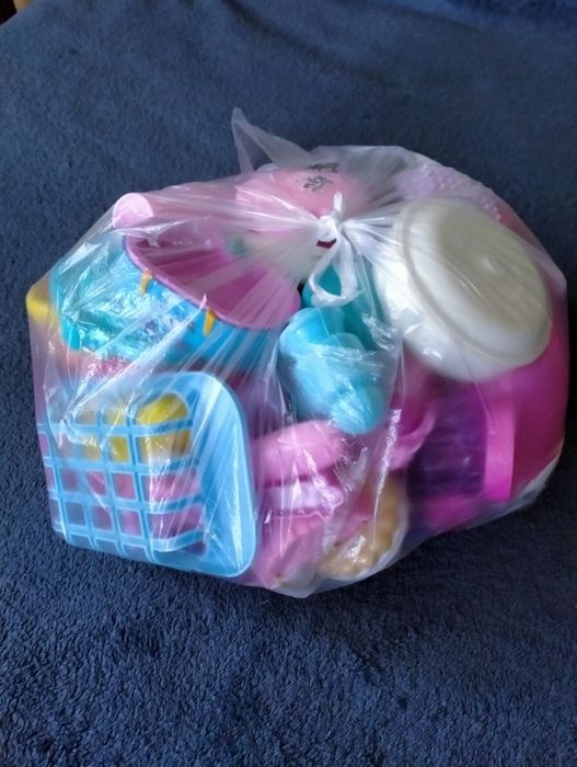 Продам пакет игрушек для девочки в хорошем состоянии.