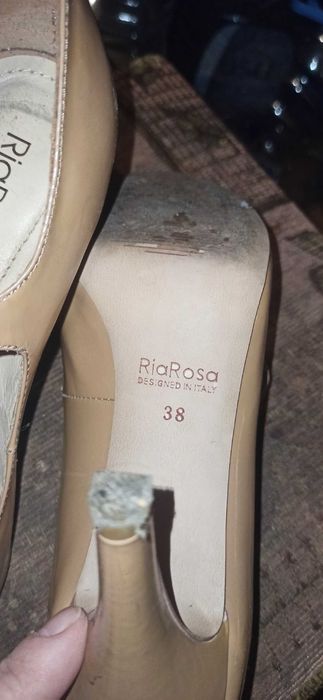 отдам бесплатно туфли 38 размер