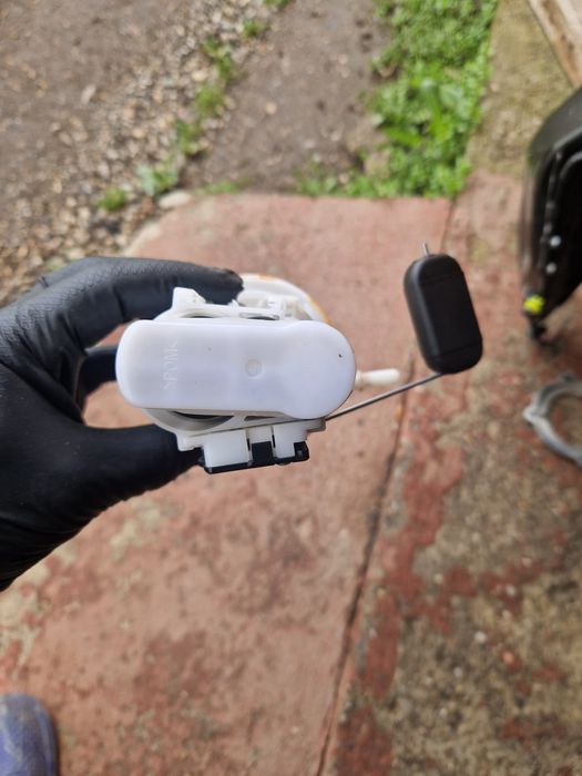 Pompa Benzina Yamaha MT09   2024