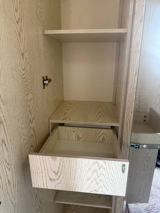 Продаётся односпальный гарнитур кровать и угловой шкаф.