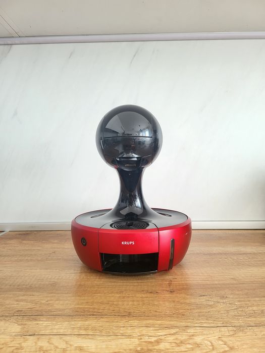 Дизайнерска кафе машина за капсули Nescafe Dolce Gusto Krups Drop в перфектно състояние и сензорни бутони
