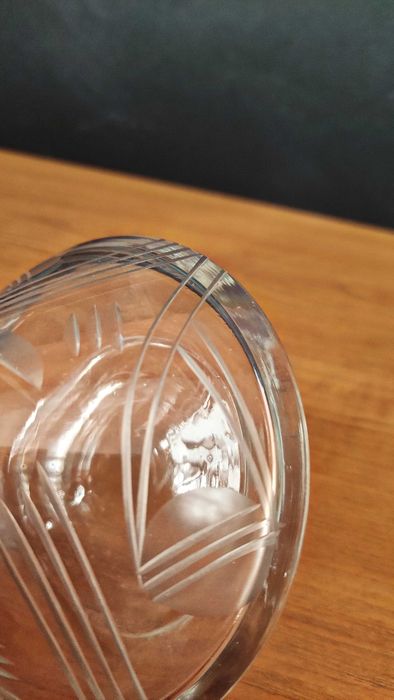 Малка кристална гарафка красива гравюра