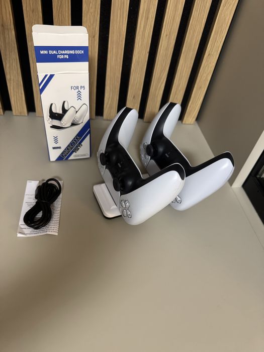 Vand PlayStation 5 Disk, 1Tb, 2 Manete, 2 Jocuri + Statie Incarcare